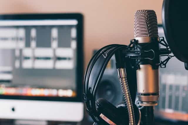 Podcasting for Musicians: Equipment, Hosting & Monetisation Tips